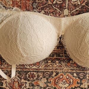 Lace Strapless Molded Bra in Ivory